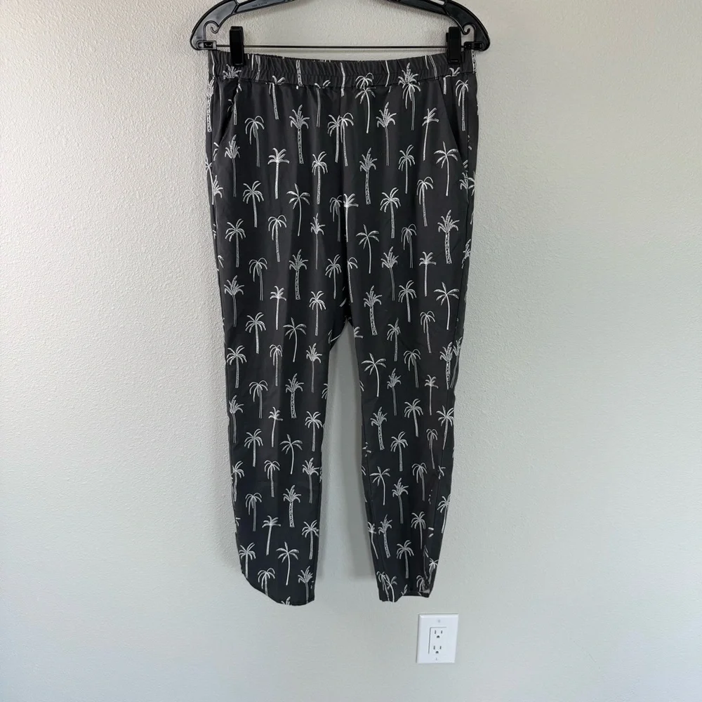 NWOT Marine Layer Allison Palm Print Casual Pant Women’s Size Medium Grey